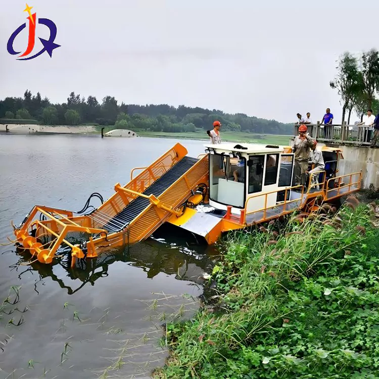 Гиацинт жана өрдөк оту кесүүчү кайык